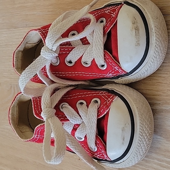 Toddler red classic converse - Picture 2 of 5
